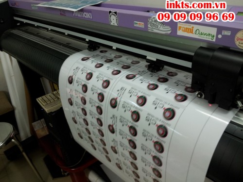 Tiến hành bế thành phẩm in decal, sticker từ máy bế Mimaki Nhật Bản cho kích thước chuẩn xác